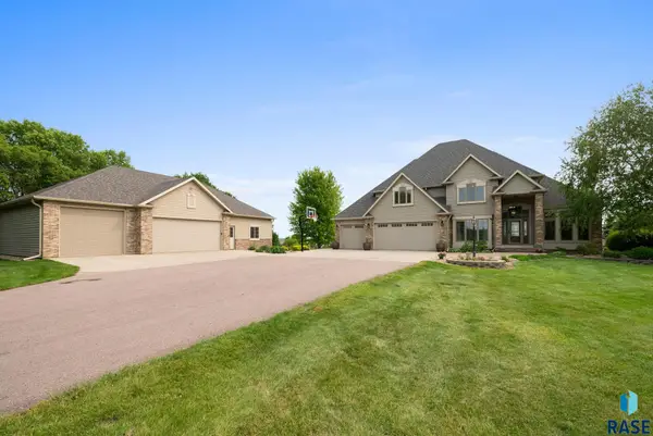 809 W 3rd St, Dell Rapids, SD 57022