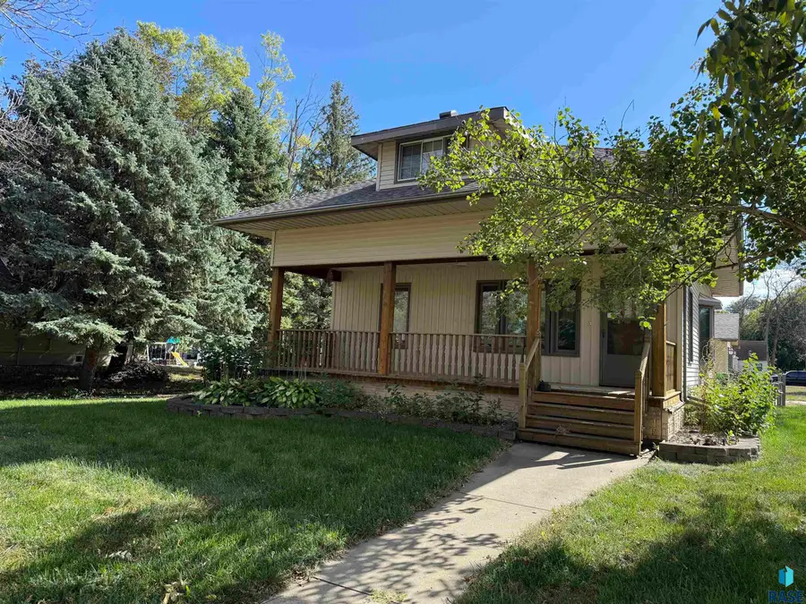 201 E 3rd St, Marion, SD 57043 - #3