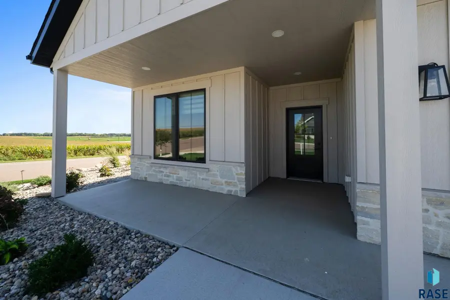 5921 E Rush St, Sioux Falls, SD 57110 - #2