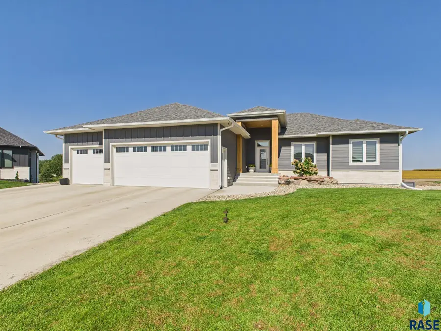 1016 Putter Cir, Dell Rapids, SD 57022 - #2