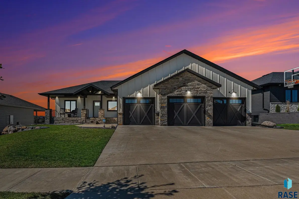 309 Red Spruce Ave, Sioux Falls, SD 57110 - #1