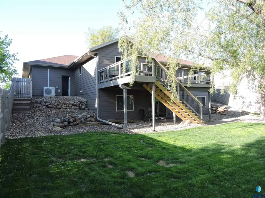 7512 W Stoney Creek St, Sioux Falls, SD 57106 - #3