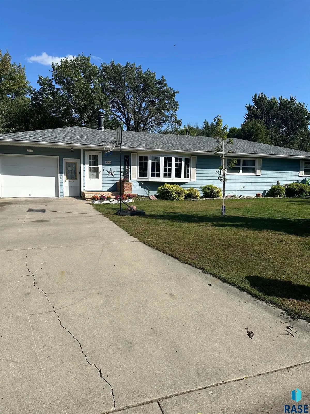 1002 N Linden St, Luverne, MN 56156 - #1