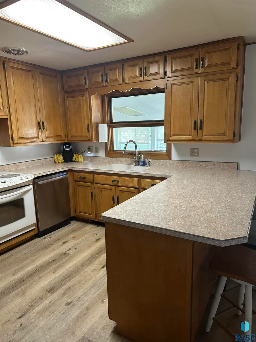 1002 N Linden St, Luverne, MN 56156 - #3