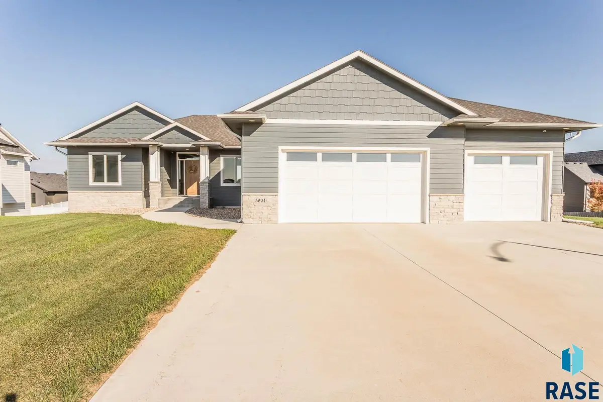 5604 E Daybreak Cir, Sioux Falls, SD 57110 - #1