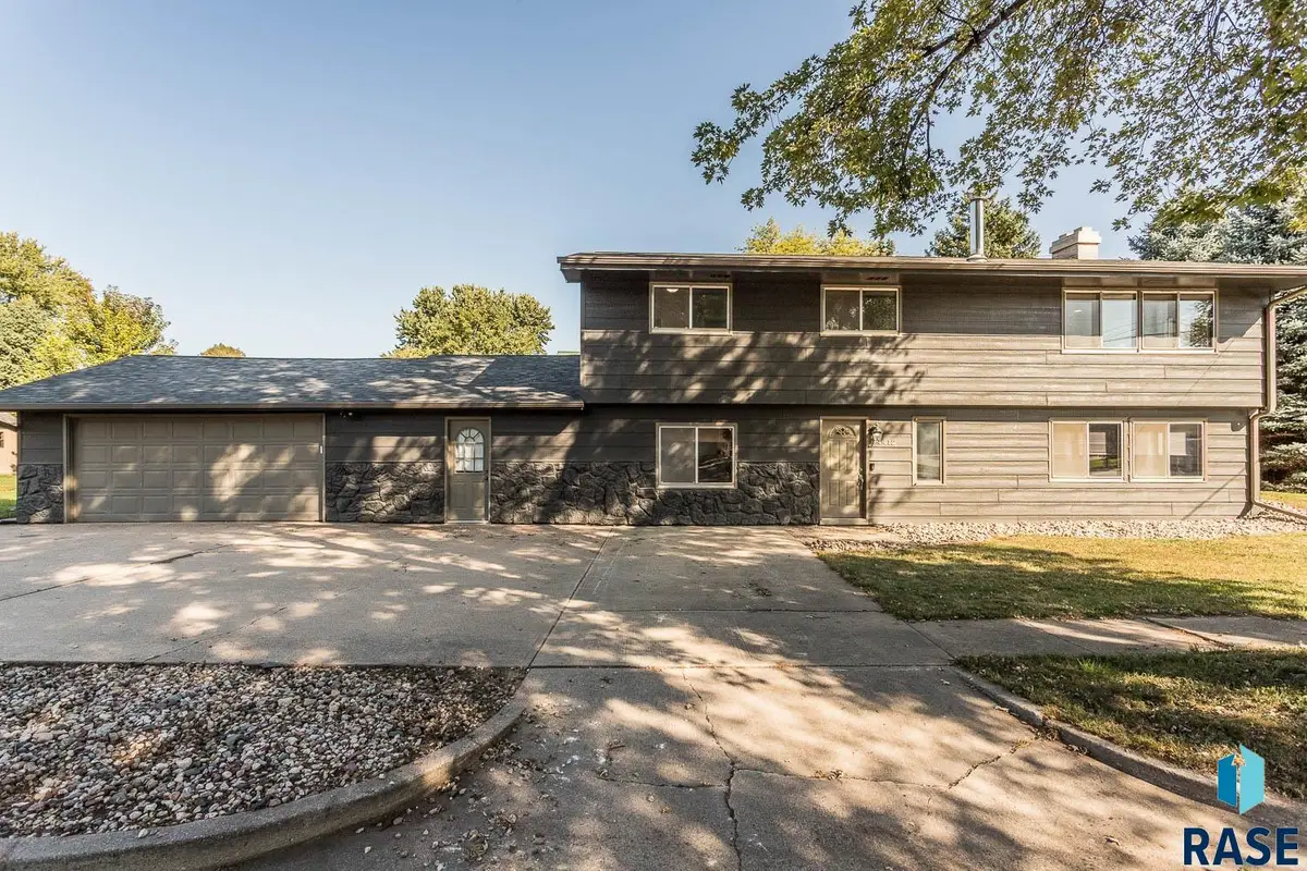 4412 E 20th St, Sioux Falls, SD 57103 - #1