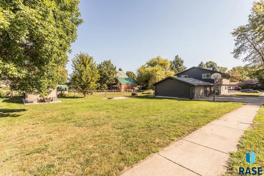 4412 E 20th St, Sioux Falls, SD 57103 - #3