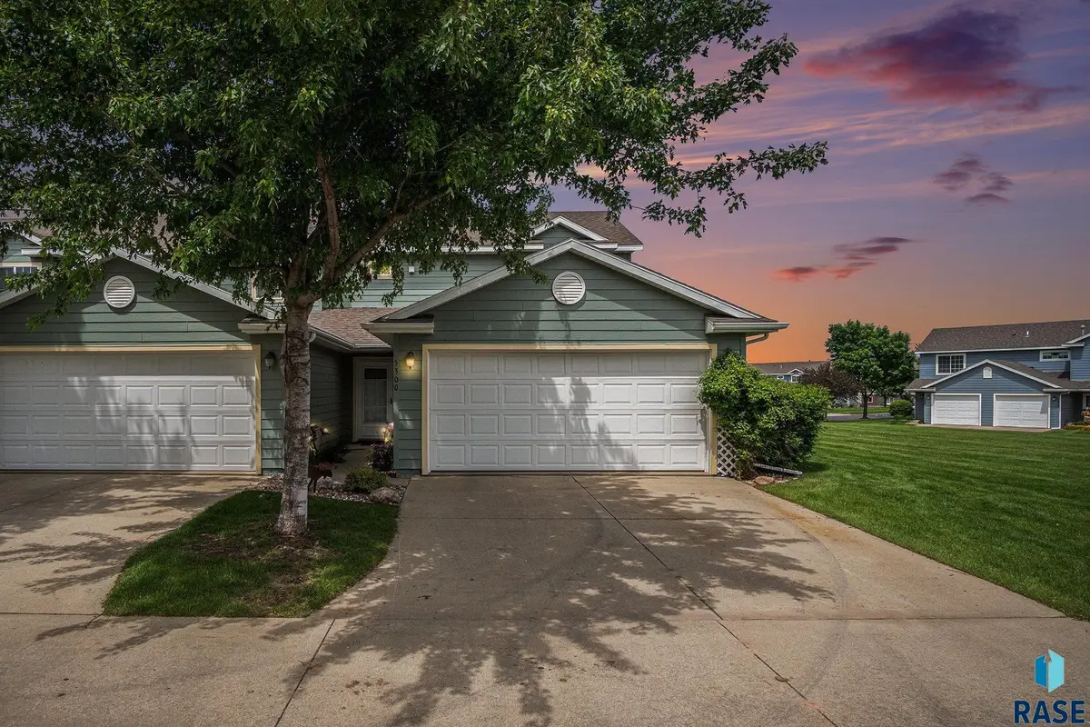 5300 W Sourwood Pl, Sioux Falls, SD 57107 - #1