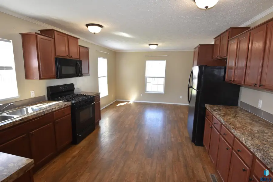 600 N Swan Pl, Sioux Falls, SD 57107 - #3