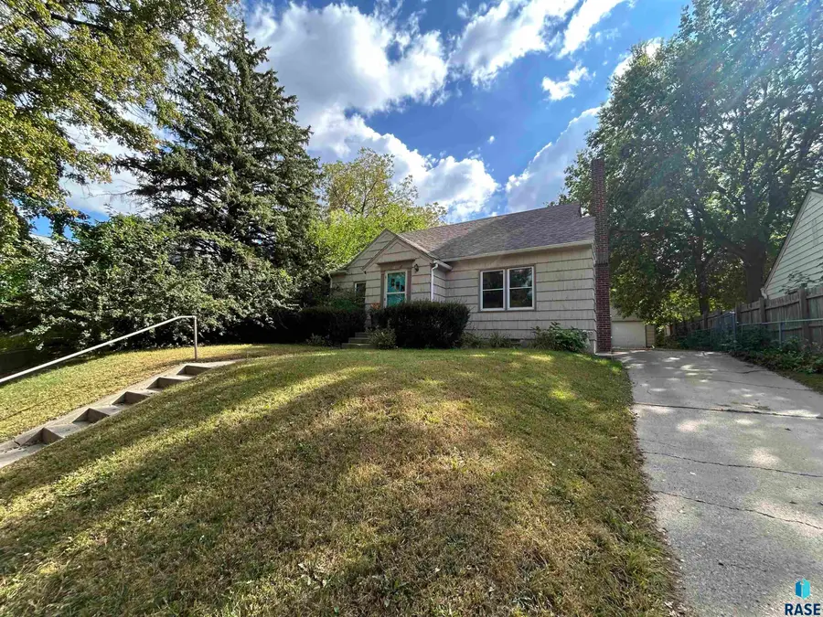 1211 W 13th St, Sioux Falls, SD 57104 - #2