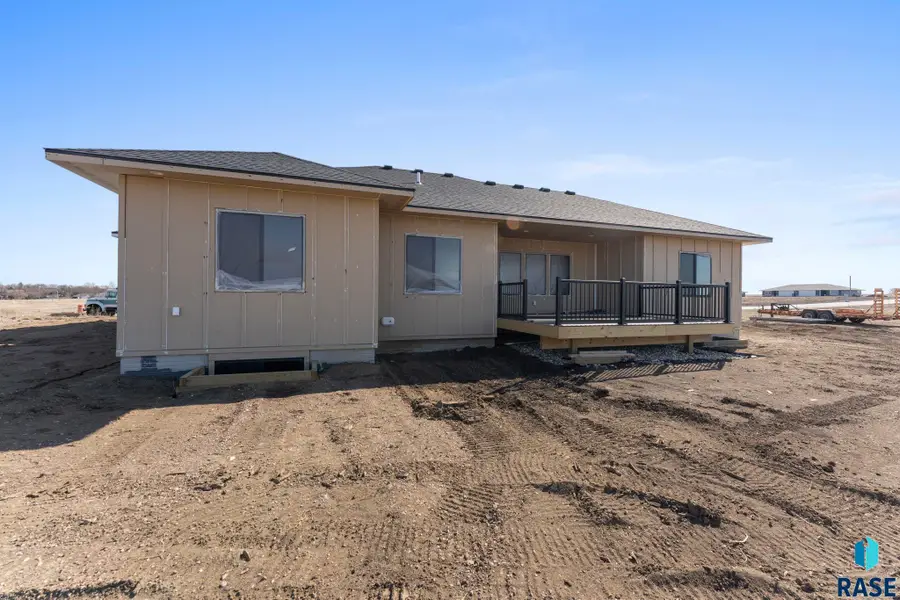 302 W 17th St, Dell Rapids, SD 57022 - #3