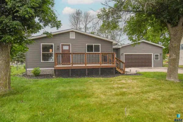 919 S Academy St, Lennox, SD 57039