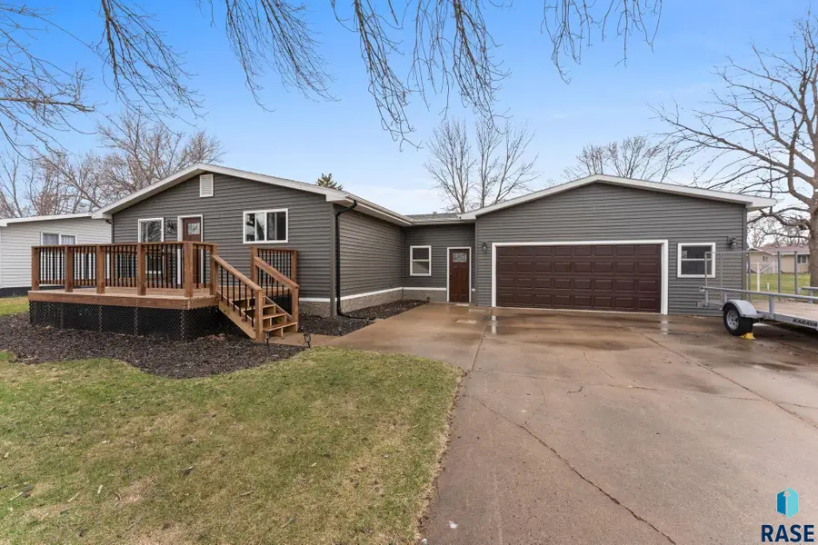 919 S Academy St, Lennox, SD 57039 - #2