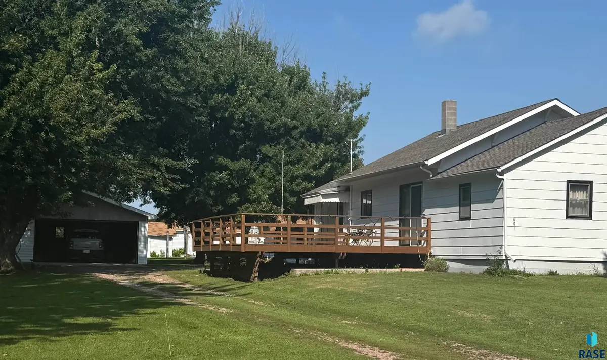 401 Lincoln St, Burke, SD 57523 - #1