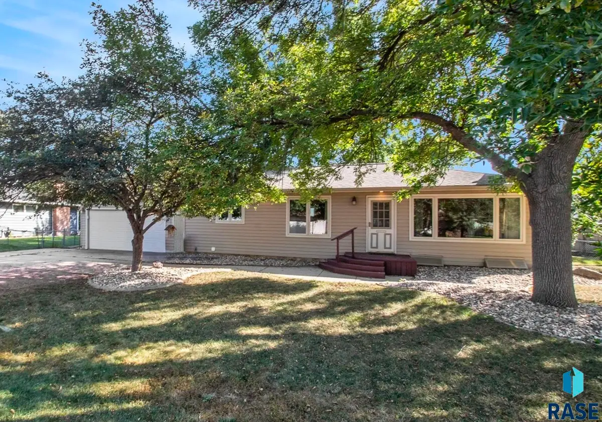 6509 W 10th St, Sioux Falls, SD 57107 - #1