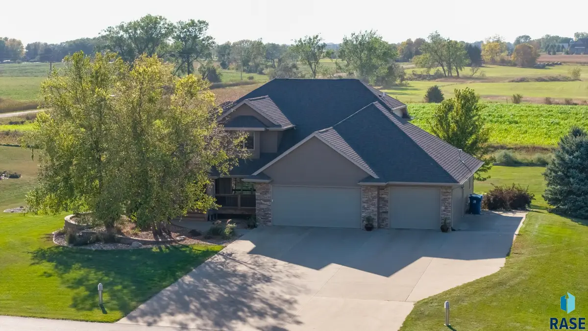 27193 Willow View Cir, Harrisburg, SD 57032 - #1