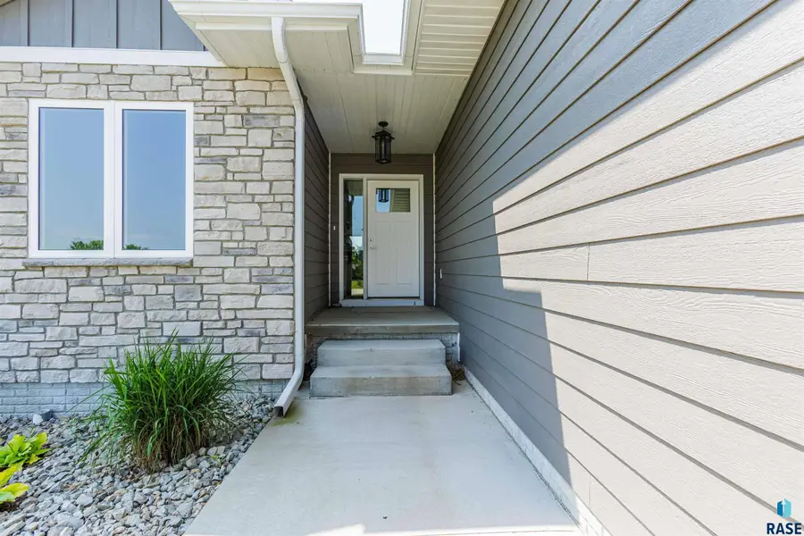 204 S 15th Ave, Rock Rapids, IA 51246 - #3