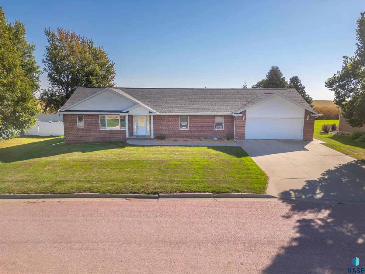 608 S Douglas St, Inwood, IA 51240 - #1