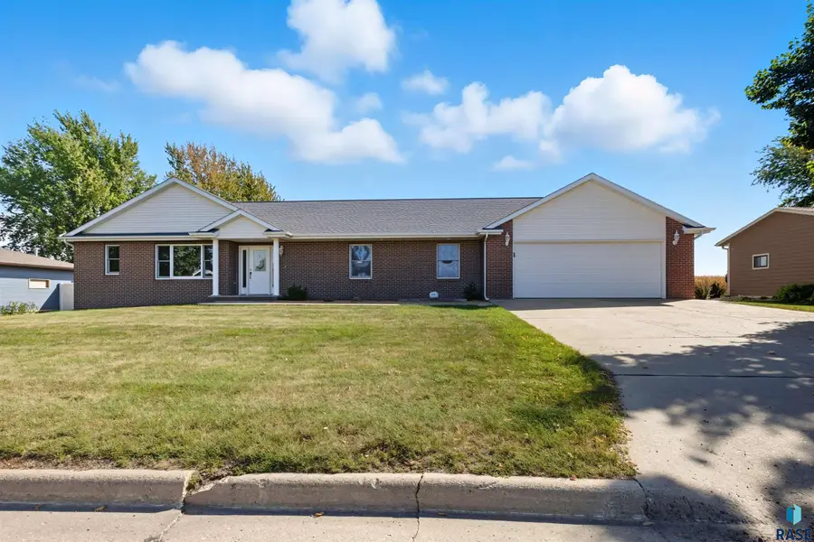608 S Douglas St, Inwood, IA 51240 - #3