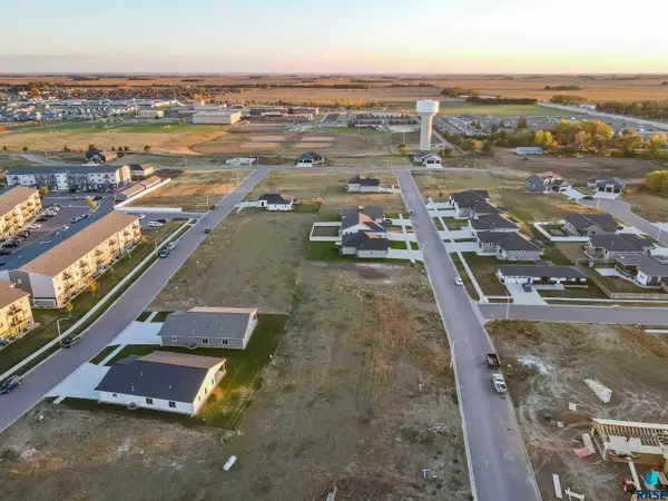 458 Bunyan Dr, Harrisburg, SD 57032