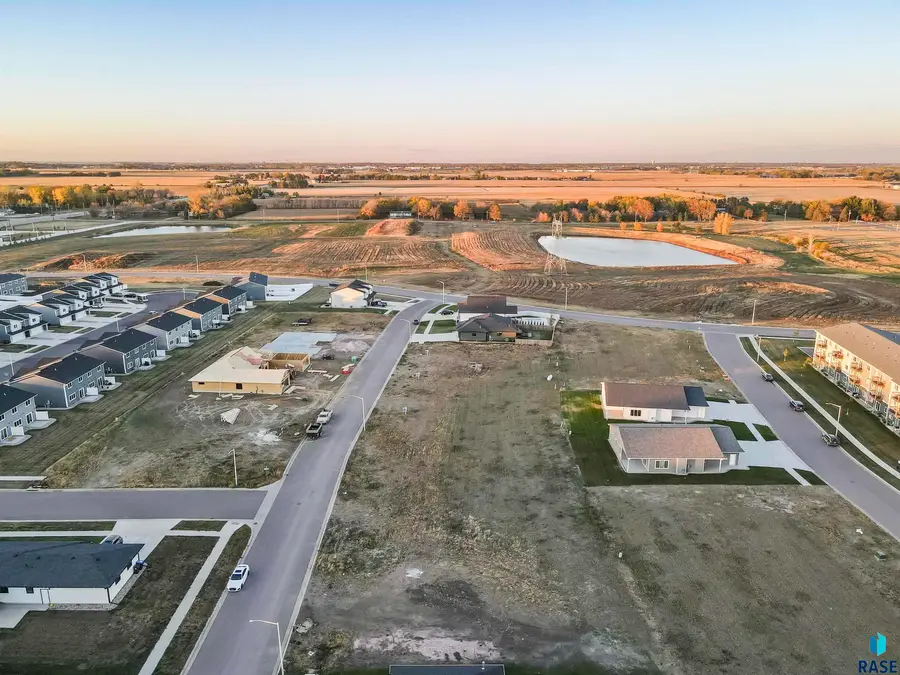 458 Bunyan Dr, Harrisburg, SD 57032 - #2