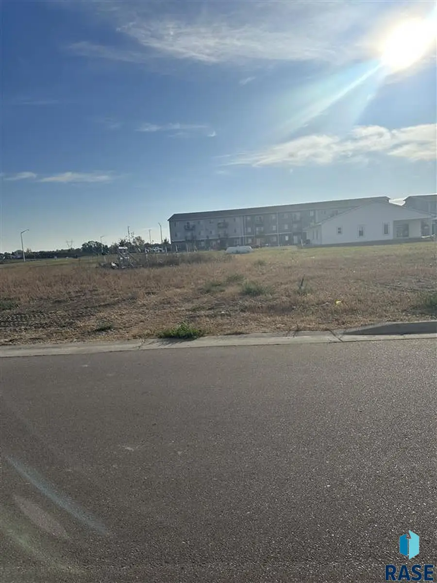 522 Bunyan Dr, Harrisburg, SD 57032 - #2