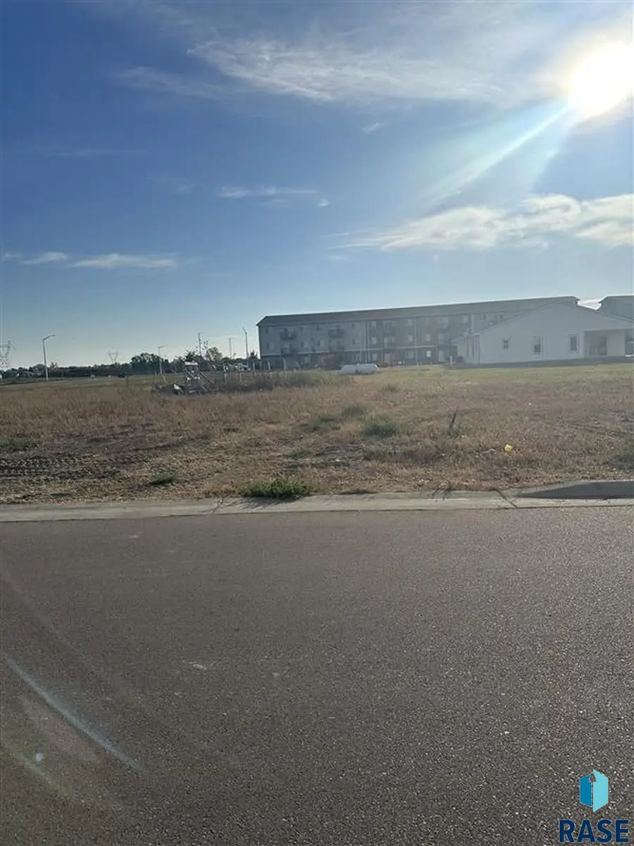 522 Bunyan Dr, Harrisburg, SD 57032 - #3