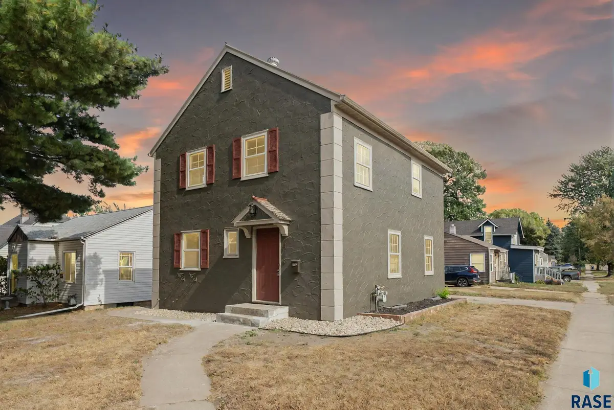 418 S West Ave, Sioux Falls, SD 57104 - #1