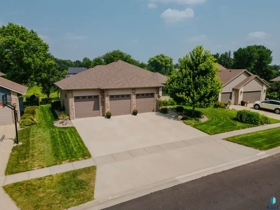 216 E Tabor Ct, Brandon, SD 57005 - #3