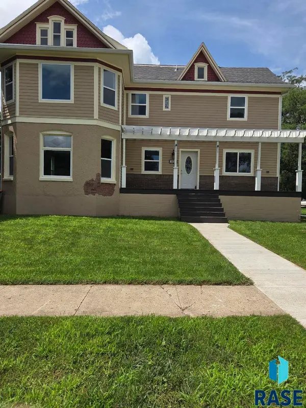 111 N 6th St, Beresford, SD 57004