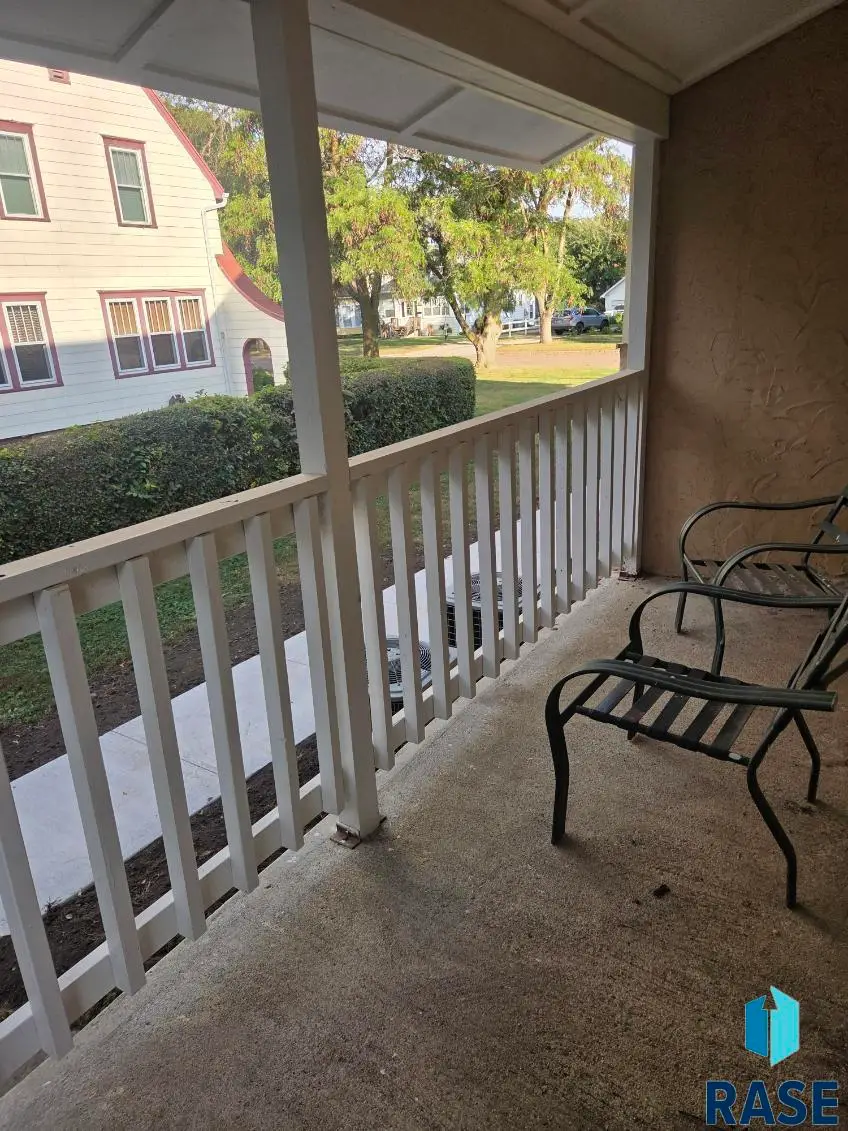 111 N 6th St, Beresford, SD 57004 - #3