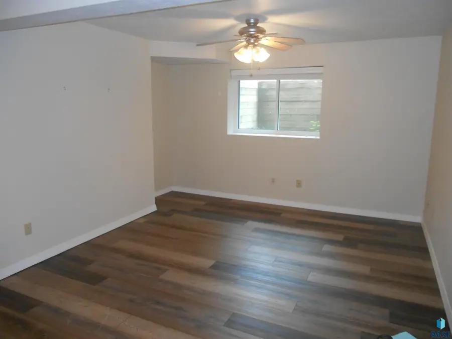 918 S Charlotte Ave, Sioux Falls, SD 57103 - #3