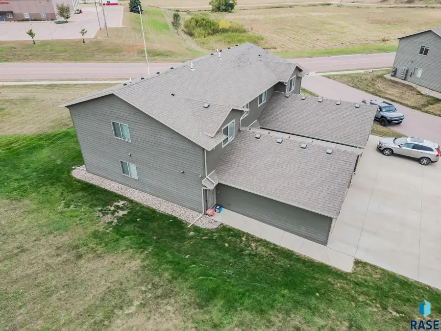 404 N Sioux Blvd, Brandon, SD 57005 - #2