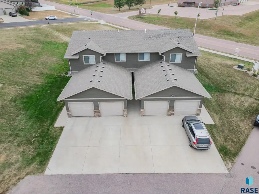 404 N Sioux Blvd, Brandon, SD 57005 - #3