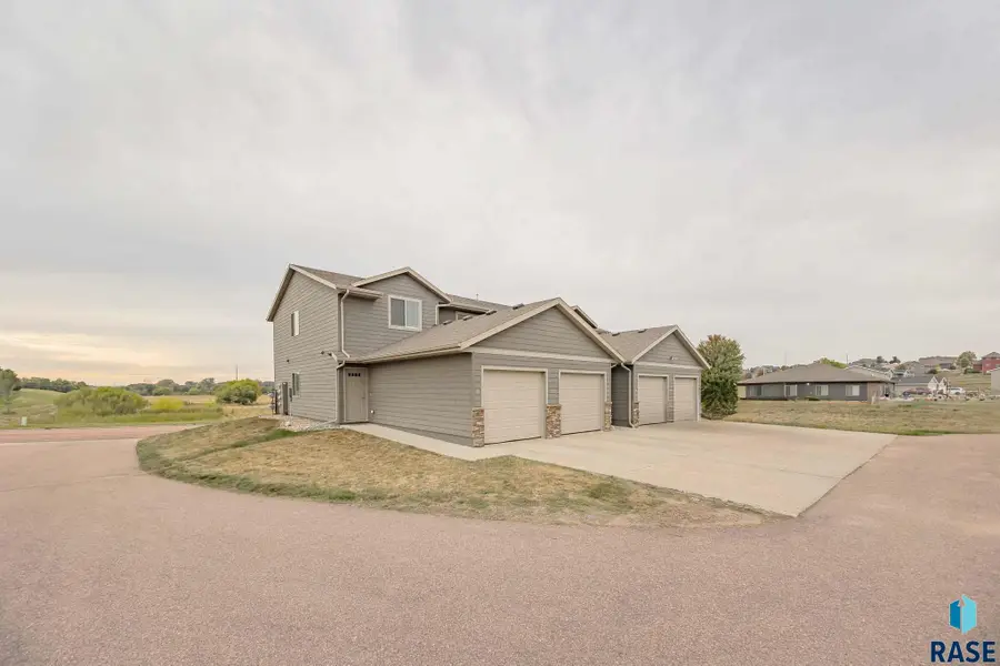412 N Sioux Blvd, Brandon, SD 57005 - #2