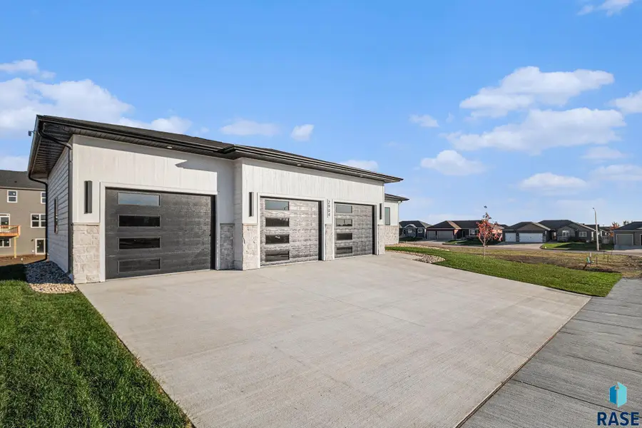 2904 Dunraven Ave, Sioux Falls, SD 57110 - #3