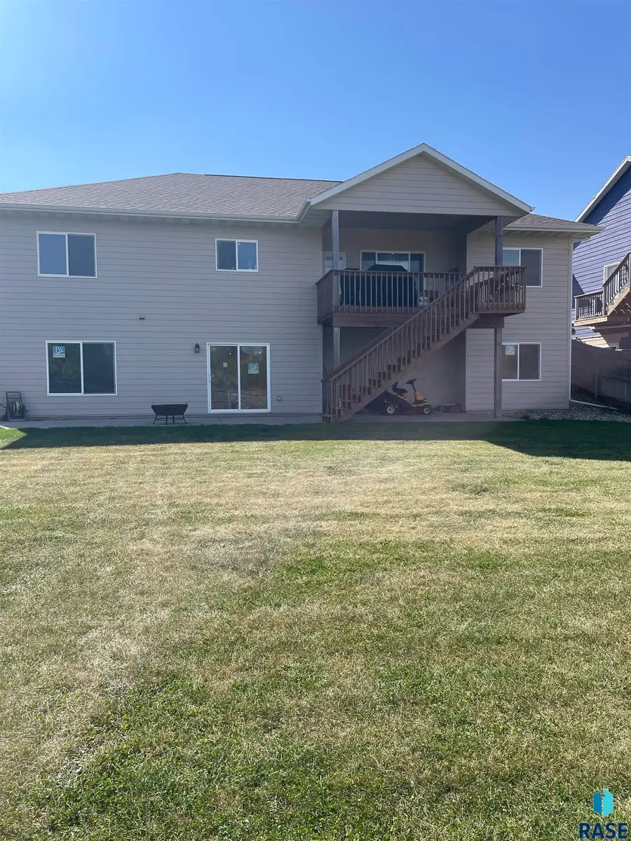 3328 E Broken Arrow St, Sioux Falls, SD 57103 - #2