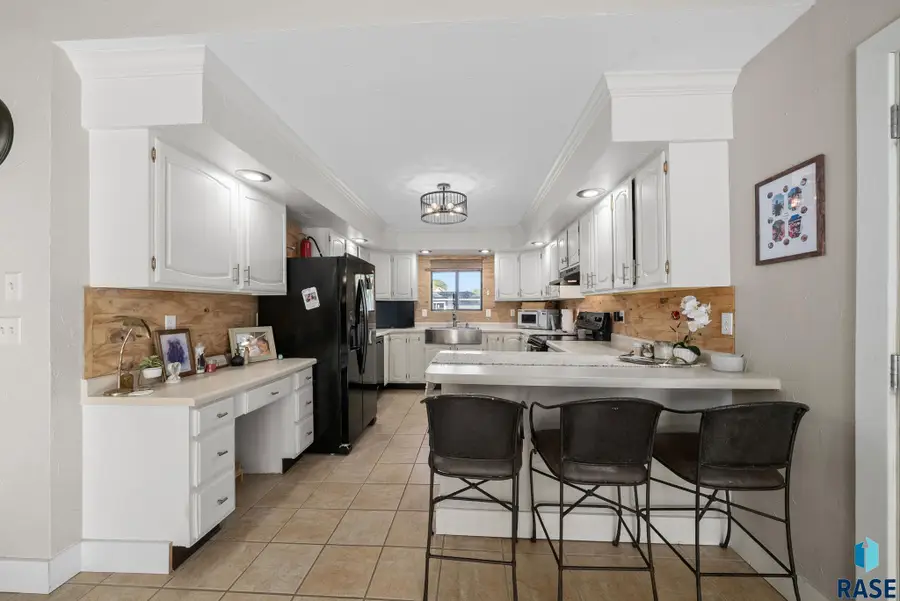 600 S 3rd St, Beresford, SD 57004 - #2