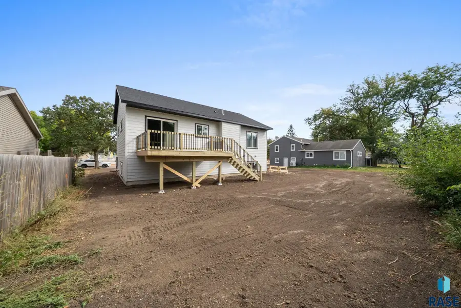 403 Vandemark Ave, Hartford, SD 57033 - #3