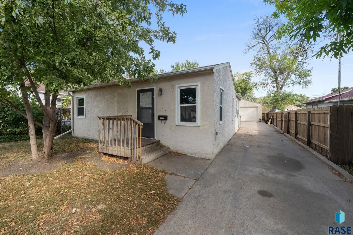 124 S Holly Ave, Sioux Falls, SD 57104 - #1