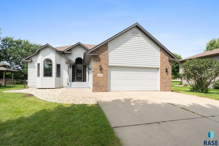 4109 S Bedford Ave, Sioux Falls, SD 57103 - #2