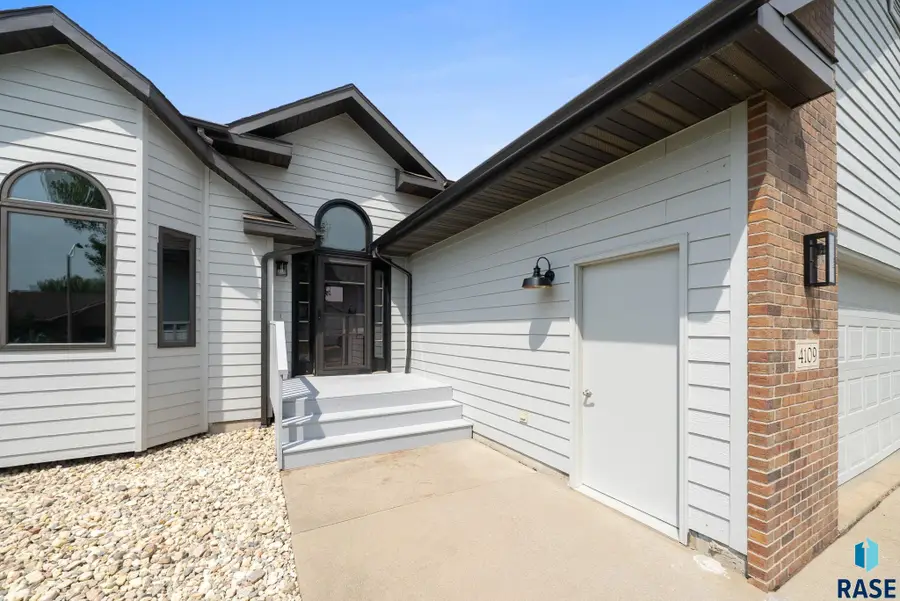 4109 S Bedford Ave, Sioux Falls, SD 57103 - #3