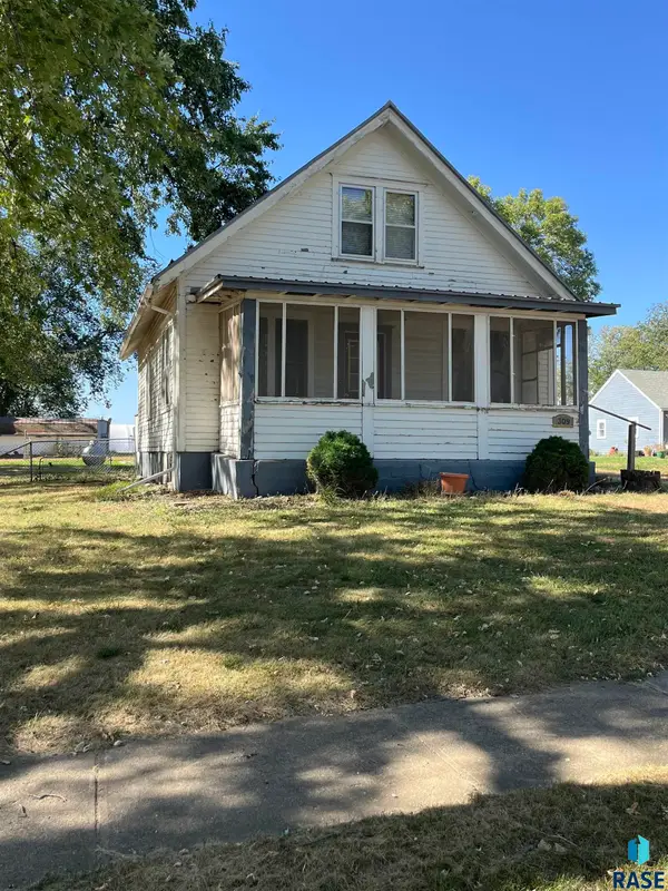 309 S Dakota Ave, Irene, SD 57037