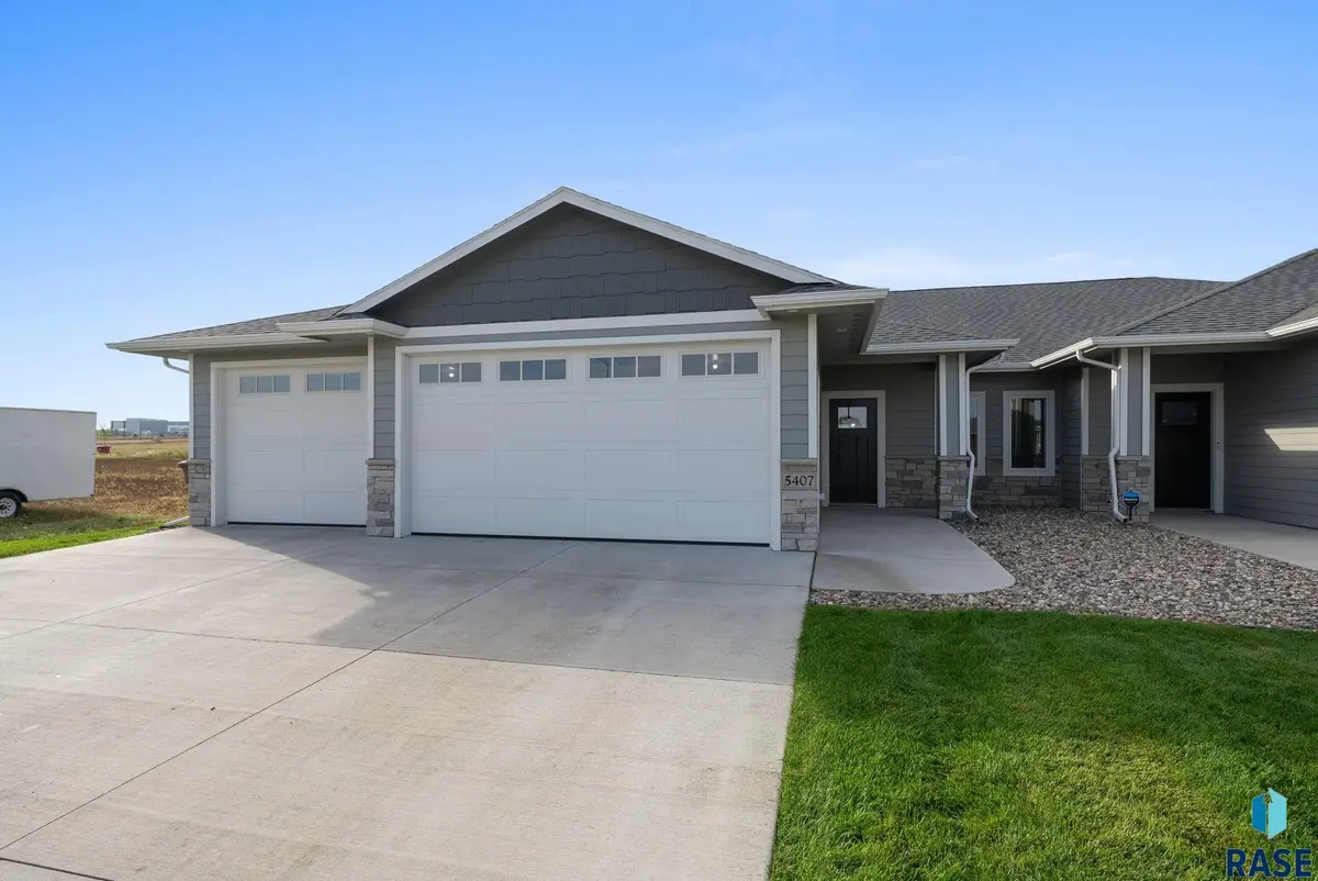 5407 W Vision Cir, Wayne, SD 57017 - #1