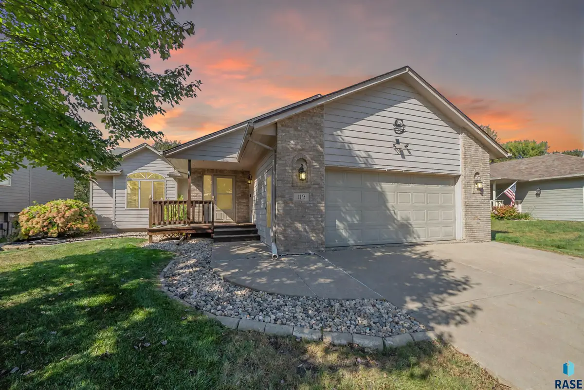 119 La Salle Cir, Sioux Falls, SD 57110 - #1