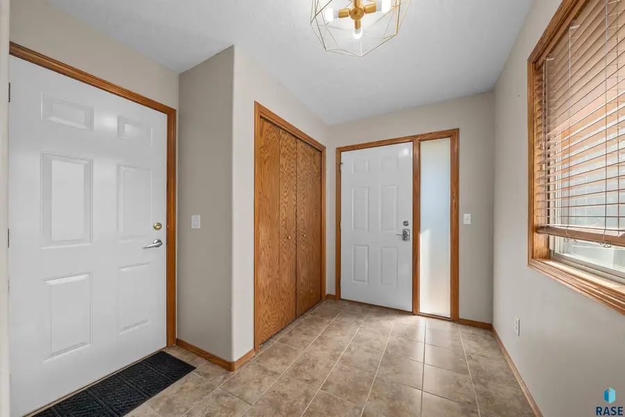 119 La Salle Cir, Sioux Falls, SD 57110 - #2