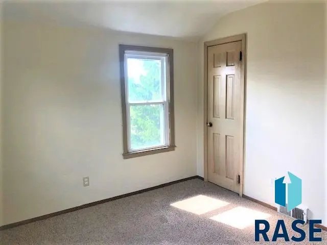 100 S Williams Ave, Sioux Falls, SD 57104 - #3