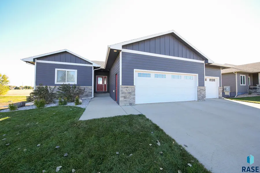 622 Sherwood Cir, Hartford, SD 57033 - #2