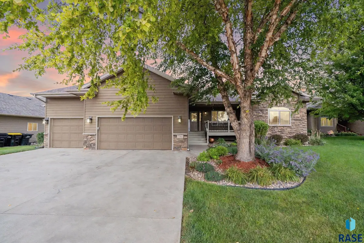 7304 W Lobelia St, Sioux Falls, SD 57106 - #1