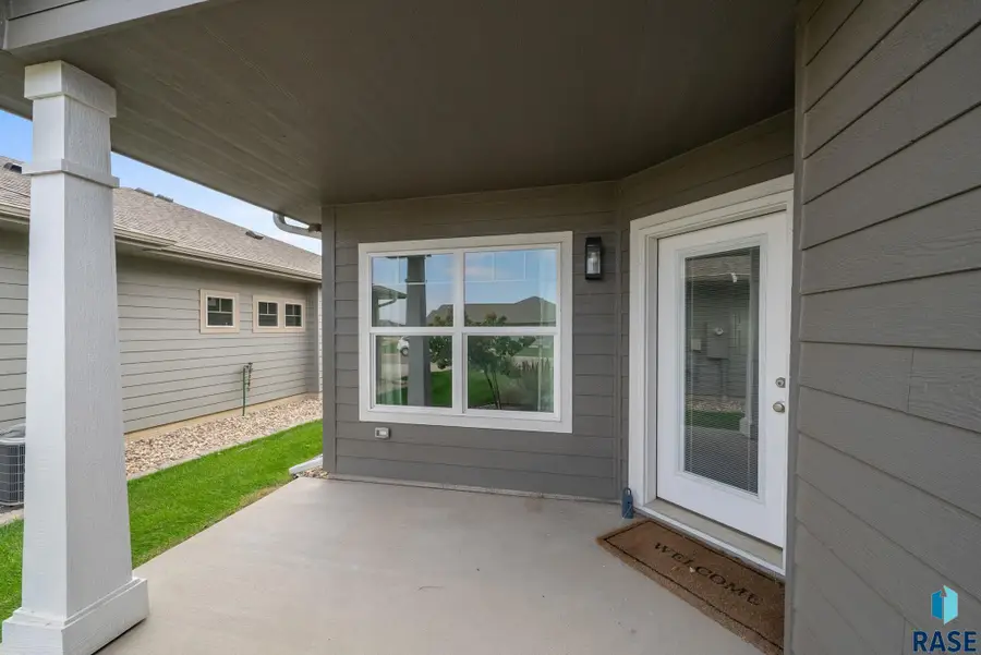 3809 E Prairie Wind St, Sioux Falls, SD 57108 - #2